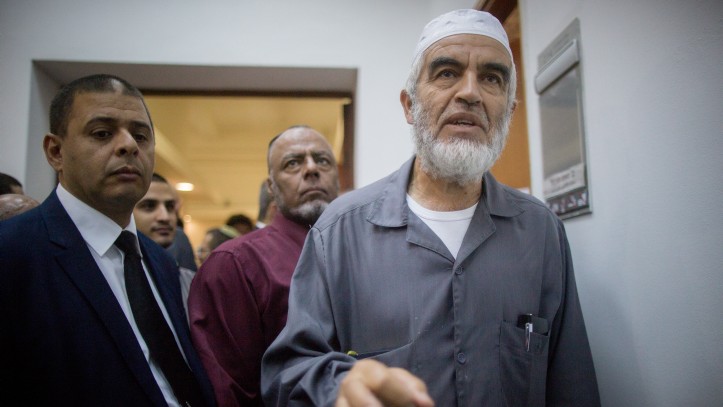 Israeli army: Palestinian stabs Israeli, is shot dead